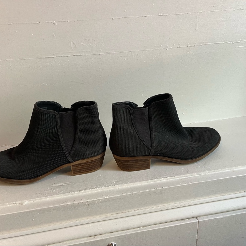 Kensie Black Ankle Boots with Brown Sole